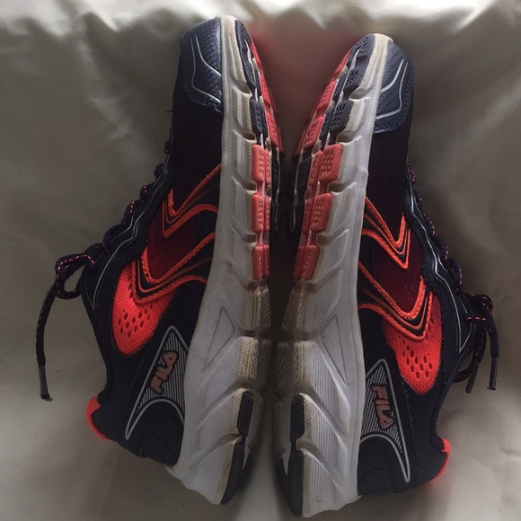 Fila tennis shoes - Picture 9 of 10